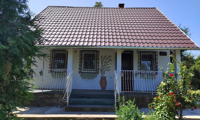 Enying Maison | Pet friendly garden house 9 kilometres from lake Balaton