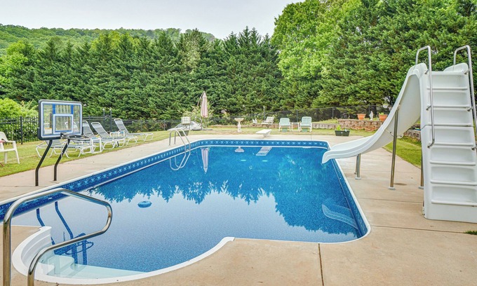 Cleveland Maison | Pet-Friendly Georgia Home w/ Pool Access!