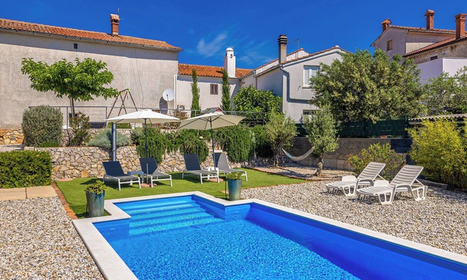 Milohnici Maison | Pet-Friendly Holiday Home Mare with Pool – Perfect Family Retreat