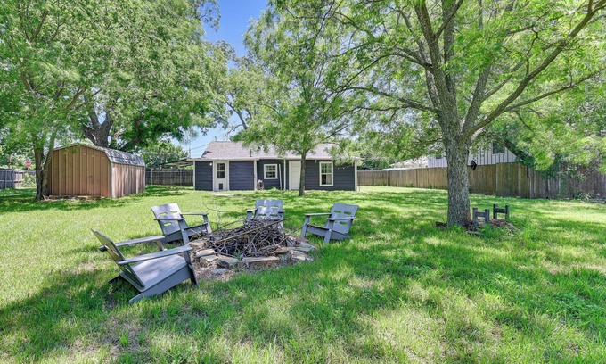 Aubrey Maison | Pet-Friendly Home w/1-Acre Yard in Aubrey