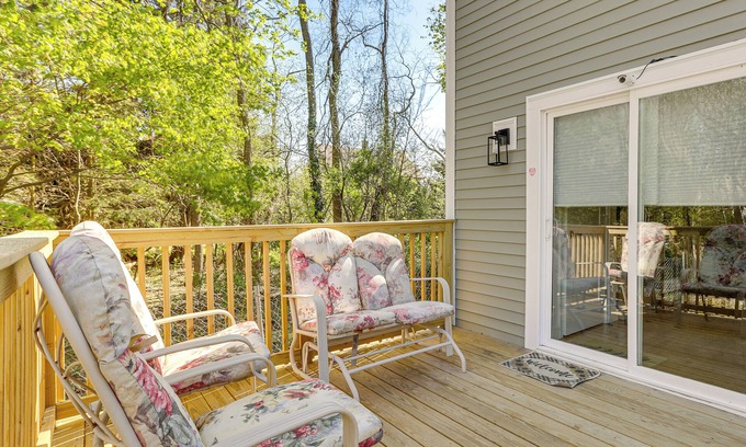 Avon Maison | Pet-Friendly Home w/Spacious Yard in Avon!