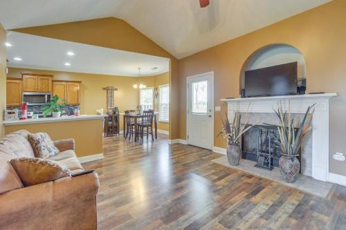 Moundville Maison | Pet-Friendly Home with Fenced Backyard in Moundville