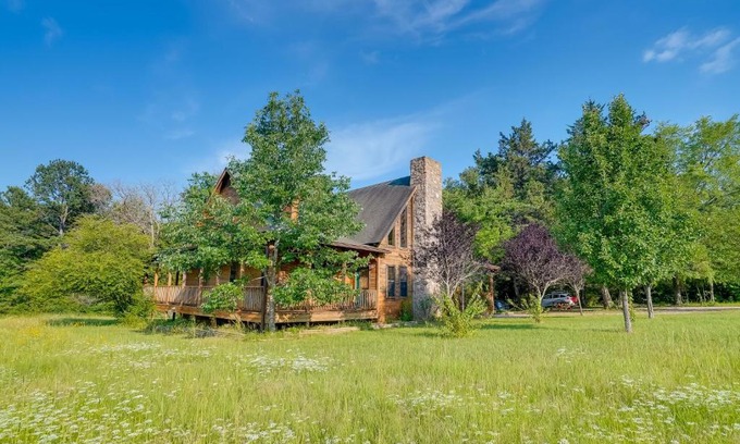 Jefferson Maison | Pet-Friendly Jefferson Home Near Lake O the Pines