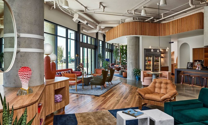 Cole Appartement | Pet Friendly + Junior Studio | Rooftop Views & Bar