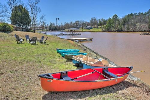 Waterloo Maison | Pet-Friendly Lakefront Retreat with Deck and Dock