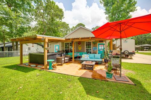 Cherokee County Maison | Pet-Friendly Lakefront Getaway with Hot Tub!