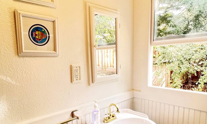 Overlook Maison | 🐶Pet friendly 🏠 Lovely Home Large Backyard 🔑Easy Check-in