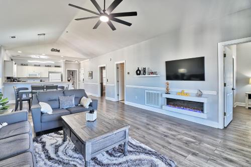 Central Myrtle Beach Appartement | Pet-Friendly - Luxe 3BR Golf Villa - 5 Mins to Beach - Sleeps 8