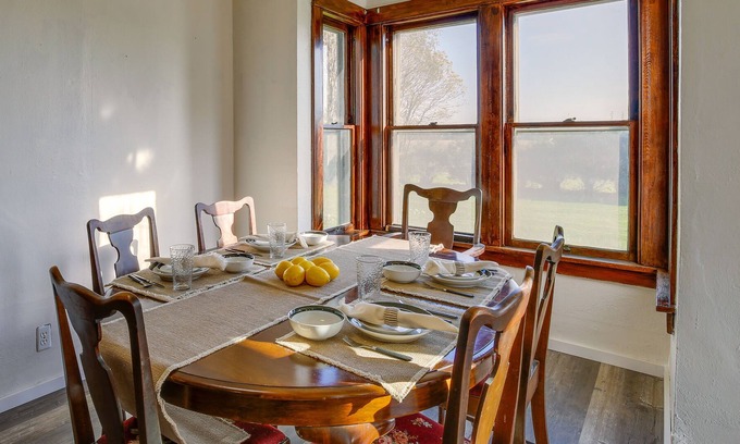 Blooming Prairie Maison | Pet-Friendly Minnesota Farm House w/ Fire Pit!