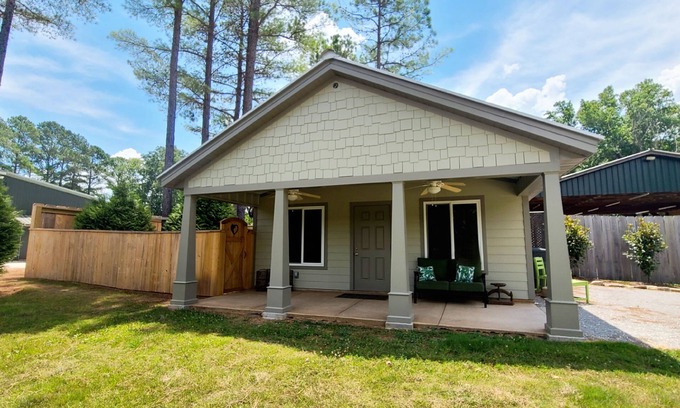 Springville Cabine | Pet-friendly Magnolia + Fishing & Trails