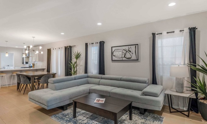 Franklin Maison | Pet Friendly|Modern Home|Central Location
