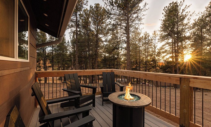 Florissant Maison | Pet-Friendly Mountain Cabin Near Hiking & Fishing