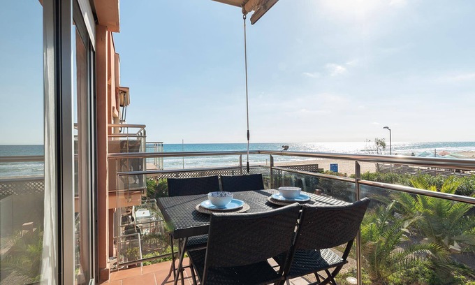 Gava Appartement | Appartement Ocean View, vue mer, piscine, Wi-Fi, clim., terrasse, jardin. Animaux admis