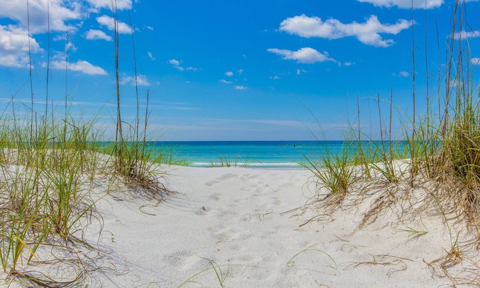 White's Gulfview Maison | Pet Friendly~Gulf view~Short walk to Beach