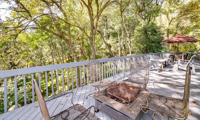 Wildwood Appartement | Pet-Friendly Pennsylvania Abode - Deck & Fireplace