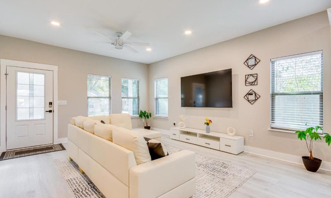 Ensley Maison | Pet-Friendly Pensacola Home Central Location