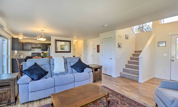 Poulsbo Maison | Pet-Friendly Poulsbo Abode w/ Mountain Views!