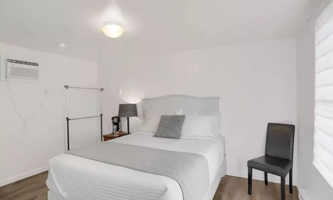 Halifax Appartement | Pet Friendly Queen bed Room 102 at Halifax Inn
