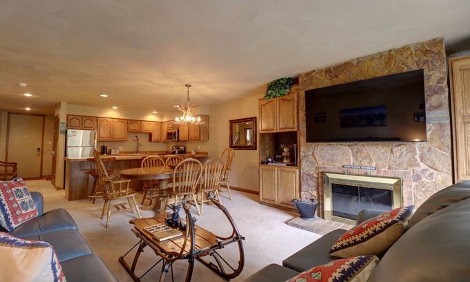 Copper Mountain Village Copropriété | Pet Friendly, Spacious, Mountain Views SB102