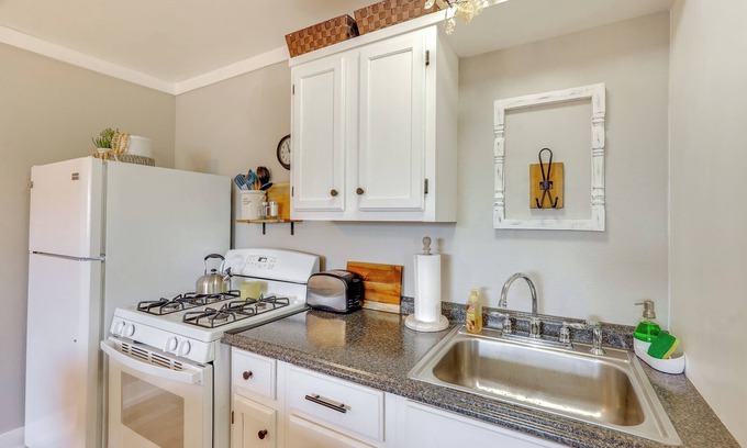 Vilonia Appartement | Pet-friendly Studio w/Yard & Fire Pit in Vilonia!