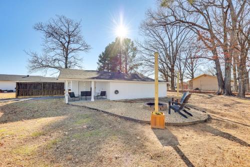 Vilonia Appartement | Pet-Friendly Studio with Yard and Fire Pit in Vilonia!