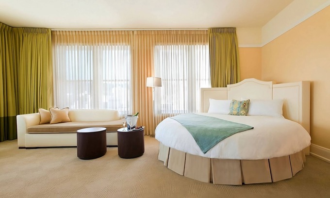 Goose Hollow Hôtel | Pet-friendly Suite, Near Providence Park! Onsite Dining and Fitness Center!