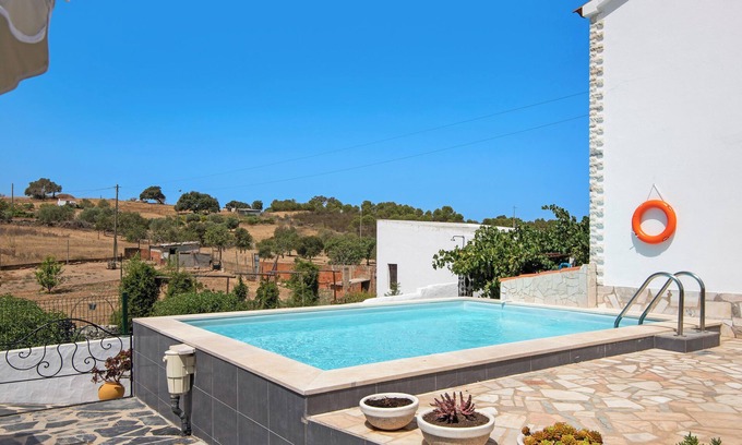 Martim Longo Villa | Villa "Casa dos Jotas" avec piscine et Wi-Fi. Animaux bienvenus.