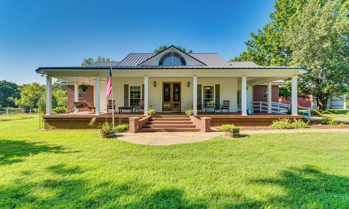 Vilonia Maison | Pet-Friendly Vilonia Home w/ Fenced Yard & Grill!