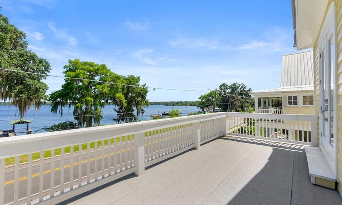 Palatka Maison | Pet friendly water front home in Palatka South Historic District with private dock that sleeps 8