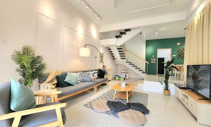 Ss 4 Maison | Petaling Jaya Kelana Jaya Spacious 4-bedroom townhome with AC, WiFi, Netflix