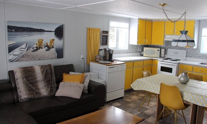 Adstock Chalet De Ski | Petit chalet du lac du huit