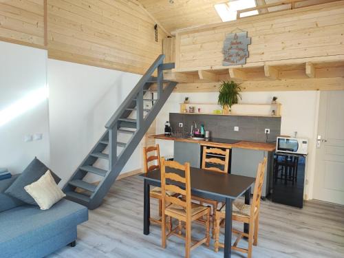 Susville Appartement | Petit Coin de Bonheur studio Neuf climatisé avec terrasse et parking privé à 5mins du Centre-ville