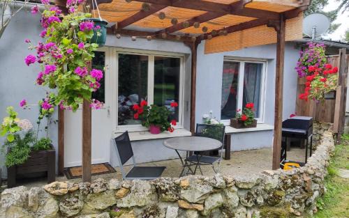 Saint-Pierre-la-Garenne Maison | Petit cottage