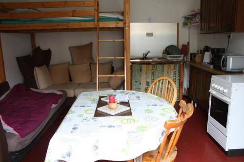 Marcoux Appartement | petit studio, bien équipé, à la campagne