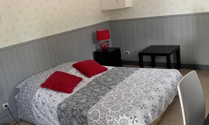 Le Breuil Appartement | Petit studio wet room