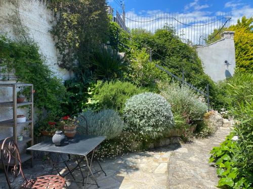 Nice Maison | Petite chambre indépendante avec sdb, clim et parking privé