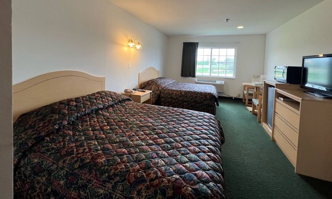 Red Bud Lit Et Petit-Déjeuner | Petite Double Queen Suite with Free Breakfast!