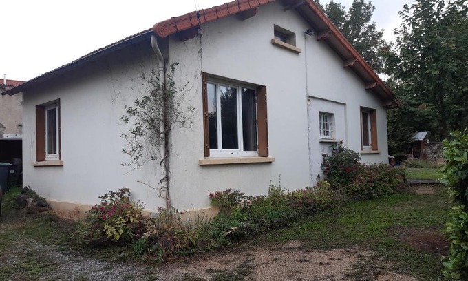 Cournon-dʼAuvergne Maison | Petite maison très paisible avec jardin à Cournon - Puy de Dôme !