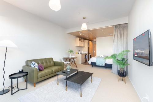 Petone Appartement | Petone Studio - Balcony Bath Tub Sleeps 2