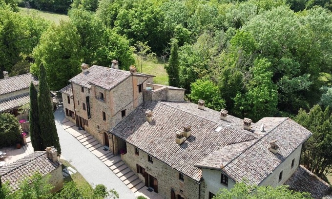 Umbertide Appartement | Petricci Residence - Casa Riciarda apartment with shared pool