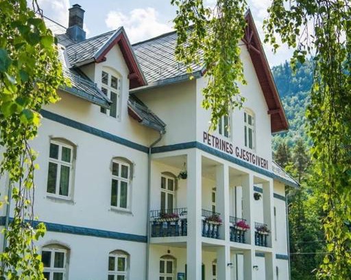 Dalsbygda Hôtel | Petrines Gjestgiveri