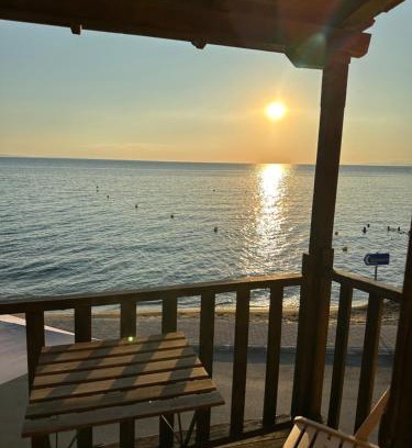 Paradhisos Maison | Petrospito by the sea!