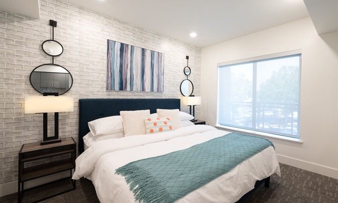 Walnut Creek Appartement | Walk + Shop + Dine Downtown Gig WiFi in-unit W/D Garage Parking King Bed