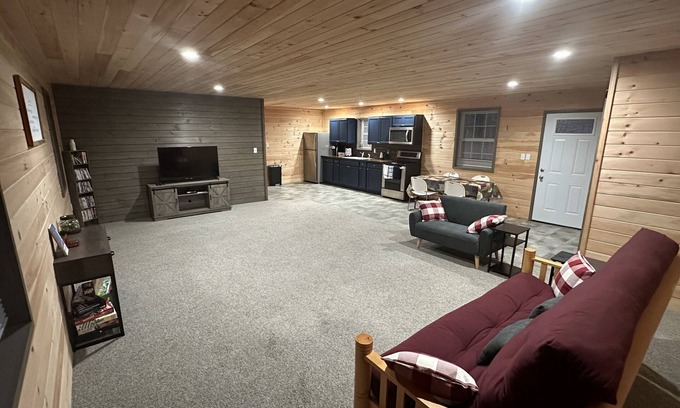 Sunbury Cabine | Pets welcome at this peaceful cabin with a view