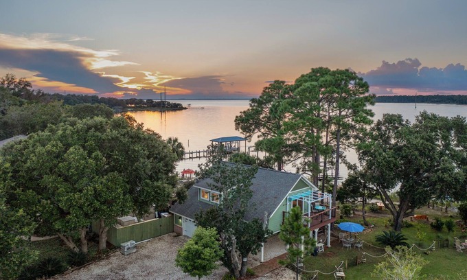 Navarre Maison | TRES CALME Beach House sur les eaux de la baie de Pensacola à quelques minutes de la plage de Navarre