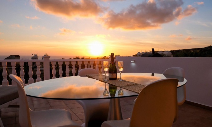 Peyia Town Appartement | Peyia Fontana - Executive 2-bedroom penthouse, panoramic sea views and Hot Tub