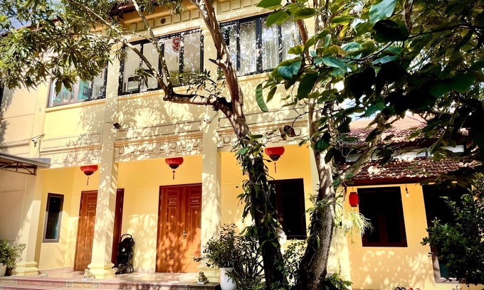 Dong Anh Maison | Phòng Giường Đôi cỡ Queen Có Ban Công Sân Hiên Ấm Cúng