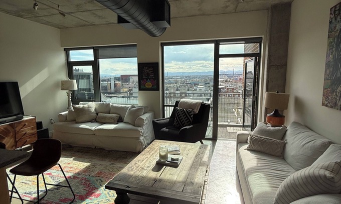 LoDo Copropriété | PH Condo. Amazing Views with Private Balcony. Walk to everything!