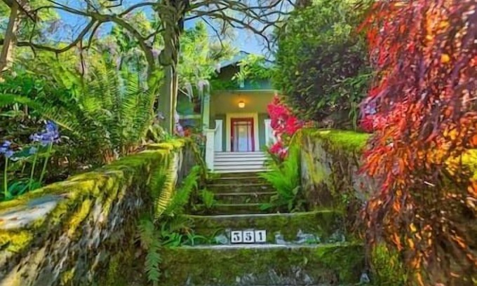 Phinney Ridge Maison | PH - Enchanted Path to a Gardenscape - 92 Walkscore!
