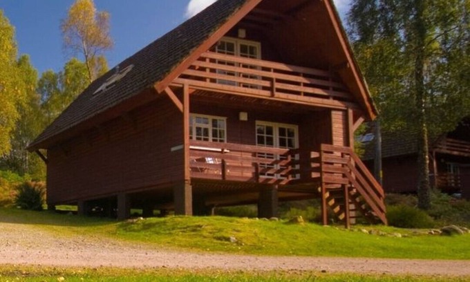 Tomich Chalet De Ski | Woodland Lodges (6 personnes dans 3 chambres)